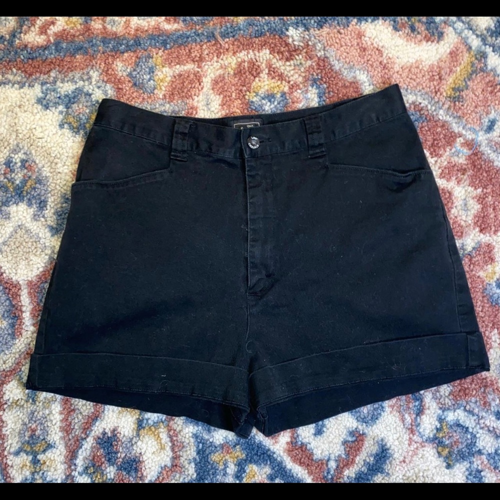 Lee brand black high waisted shorts in great condition no flaws